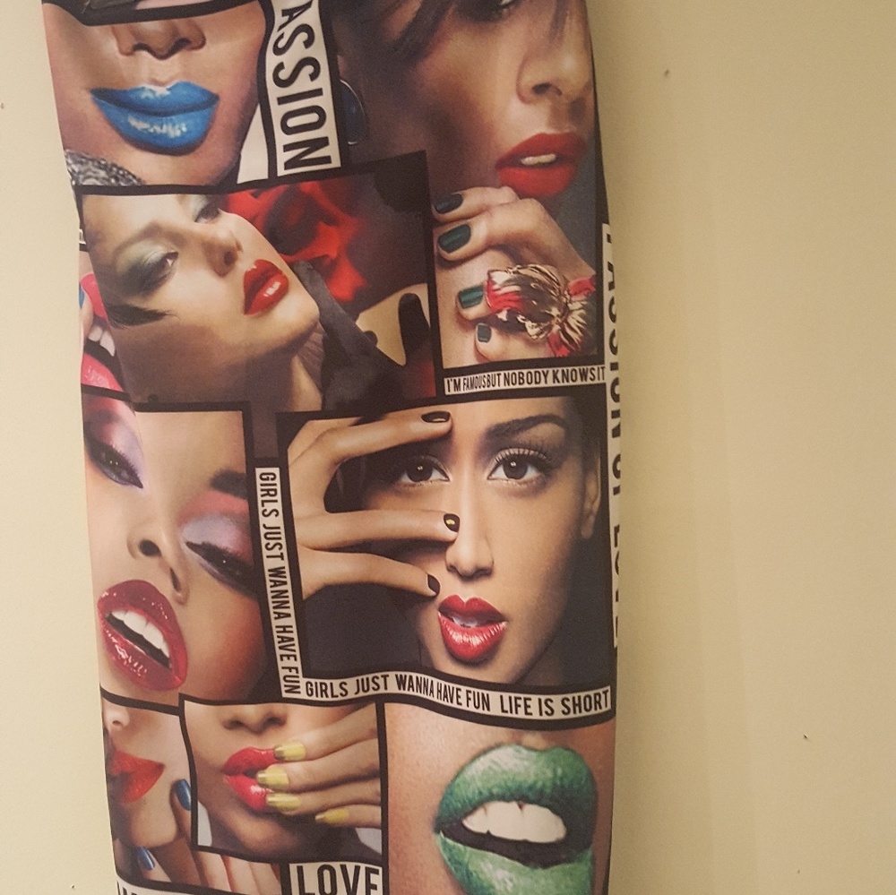 Pin skirt with face print